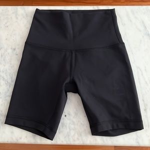 Lululemon Wunder Under Train Size 2 6” inch Biker Shorts.